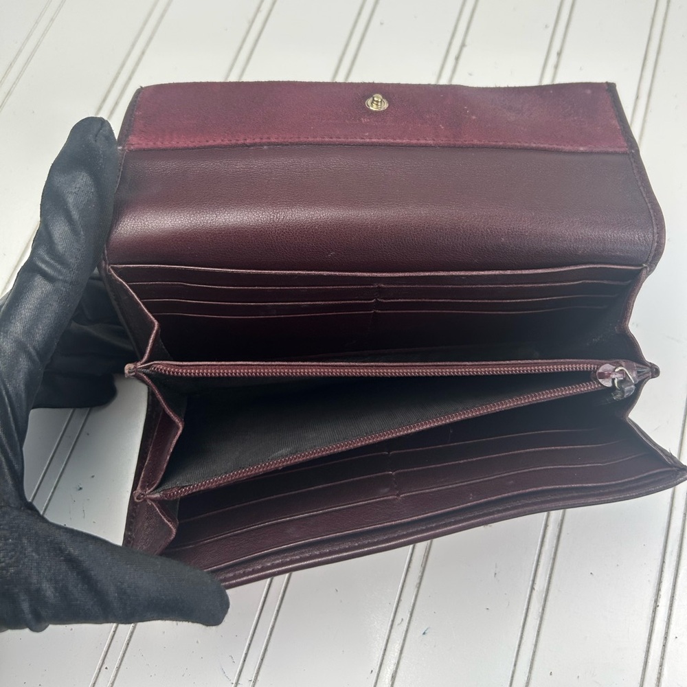 Women's Gucci Burgundy Red Suede Wallet with Gold Hardware - Picture 6 of 10
